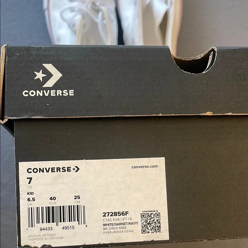 Brand New with box Converse White Canvas High-Tops with Red Trim - Picture 6 of 6